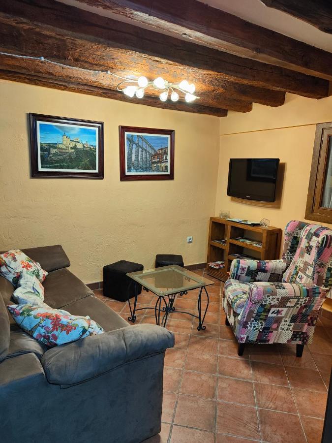 Casa Vieja Tabanera A 8 Min De Segoia Guest House Tabanera del Monte Exterior foto